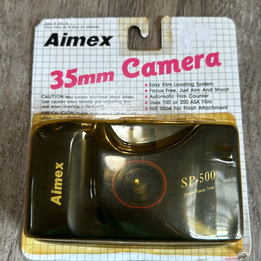 Aimed Vintage 35 mm Camera!
